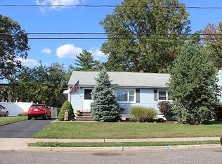 461 Steinway Rd, Saddle Brook, NJ 07663