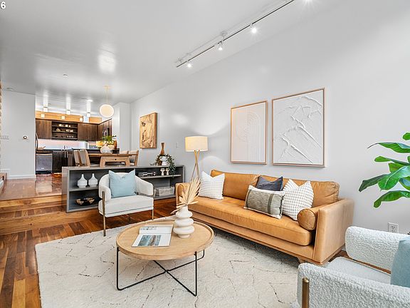 5th image of 245 SW Meade St #C6