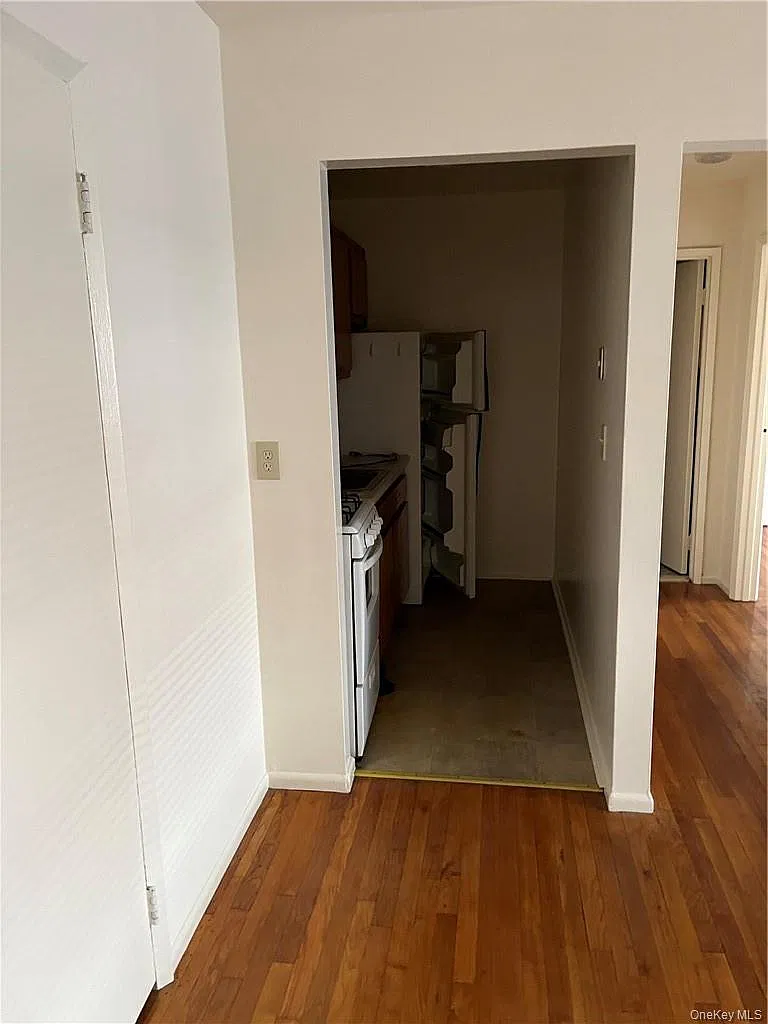 2 bed, 1.0 bath, 750 sqft, $2,200 — Photo 4