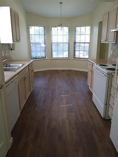 2 bed, 1000 sqft, $1,400 — Photo 2