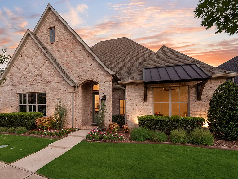 704 Winding Ridge Trl — Photo 1