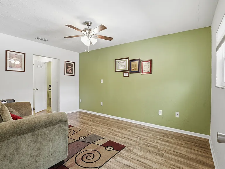 3310 NW 28th Ave — Photo 8