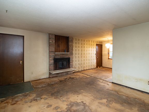 5th image of 19417 Crescent Dr E