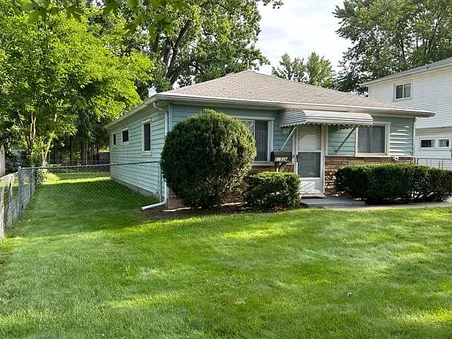 21526 Powers Ave — Photo 2