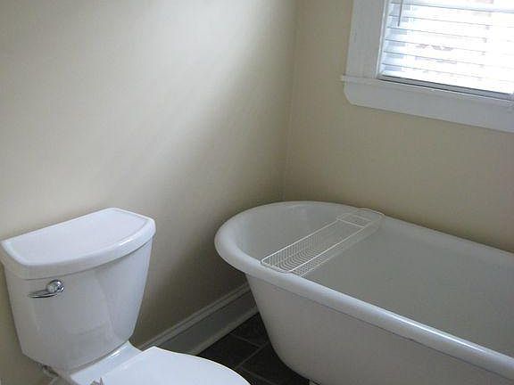 2nd image of 2121 E Marshall St #B