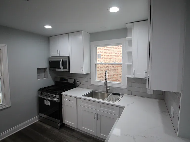 8117 S Michigan Ave — Photo 9