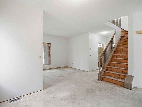 4th image of 180 W Woodside Rd NW