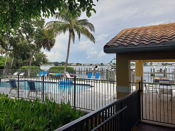 3rd image of 162 Banyan Bay Dr
