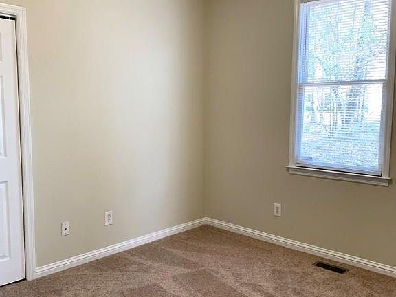 3rd image of 1021 Derby Lane