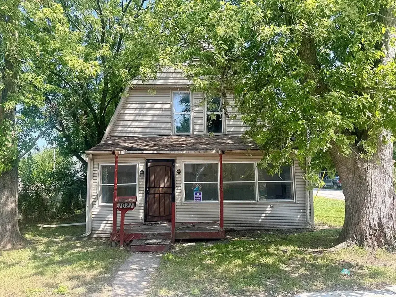 3 bed, 2069 sqft, $950 — Photo 1