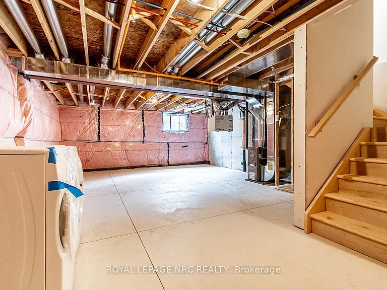 121A Moffatt St #21 — Photo 26