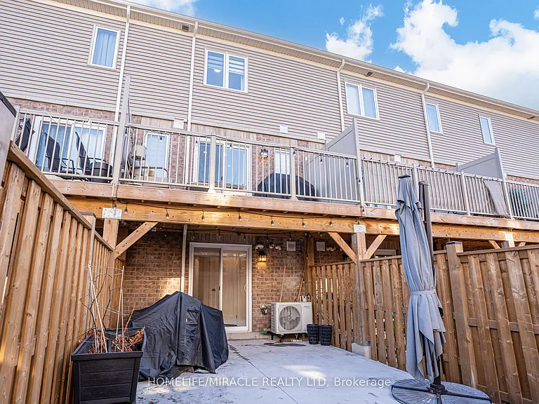 6 Pumpkin Corner Cres — Photo 44