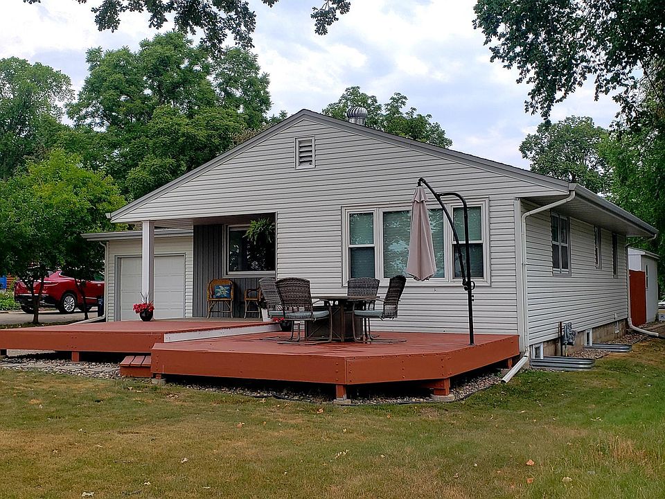 1st image of 1038 W Lake Dr