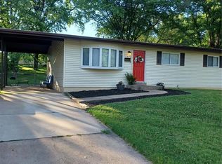 1275 Parakeet Ln, Florissant, MO