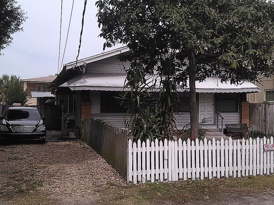 1st image of 209 S Moody Ave