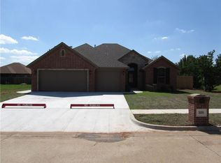 505 Pinewood Dr, Moore, OK 73160