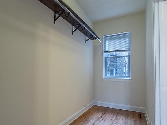 5th image of 2827 N Burling St APT 204