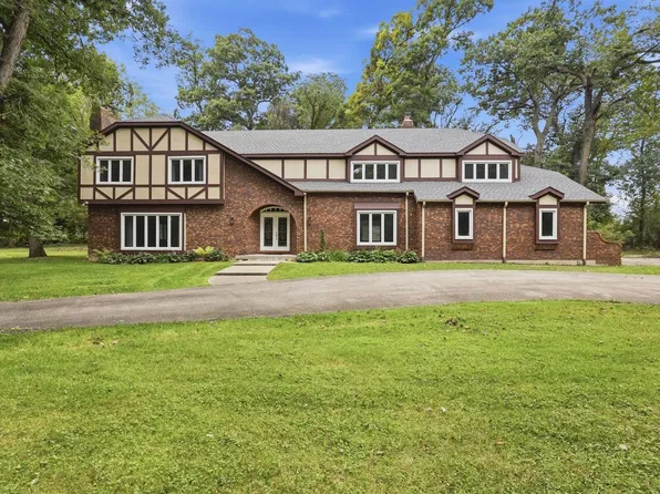 4 Auburn Ln, Barrington, IL 60010