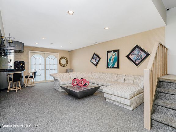 4th image of 20 Copley St