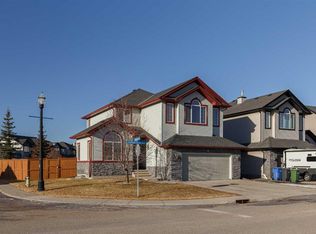 116 E Rainbow Falls Grv, Chestermere, AB T1X 0E9