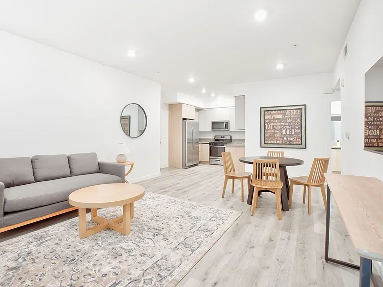 14748 Victory Blvd — Photo 1
