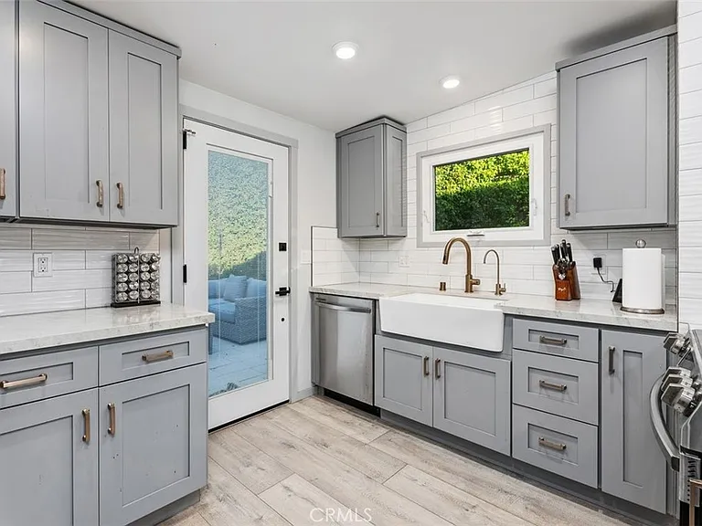 414 Cypress Dr — Photo 17
