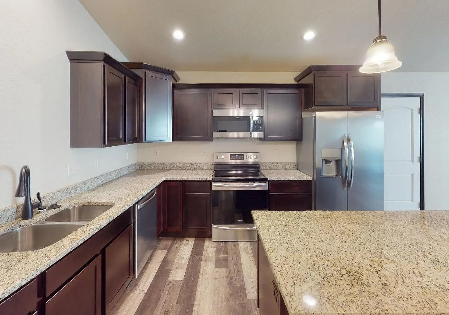 Stylish Living in a 3-Bed, 2-Bath Townhome with a 2-Car Garage — Photo 3