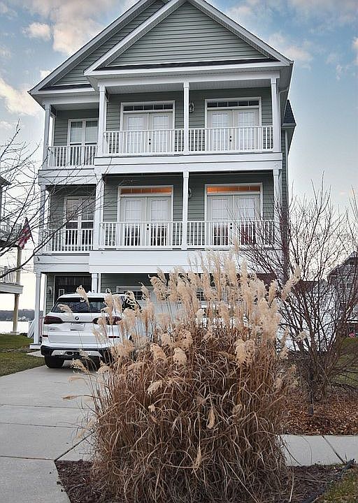 348 Marina Ave - Front View