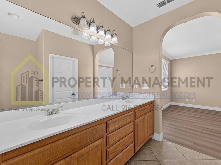 1570 Charm Way — Photo 32