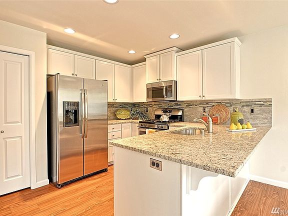 5th image of 20308 5th Ave W #39