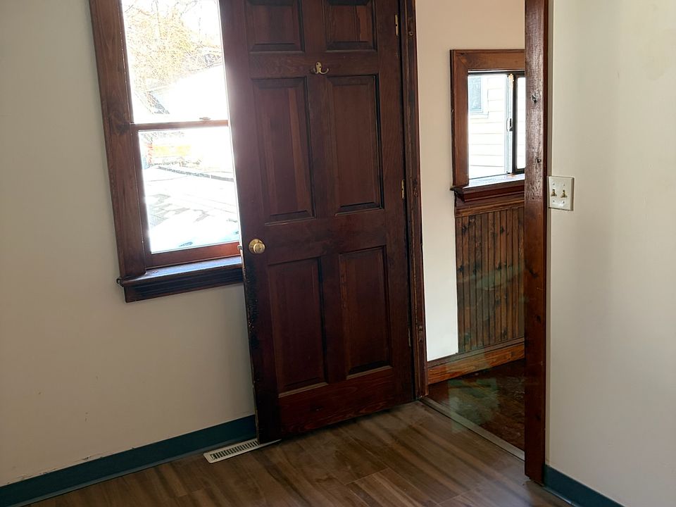 1st image of 1014 First North St