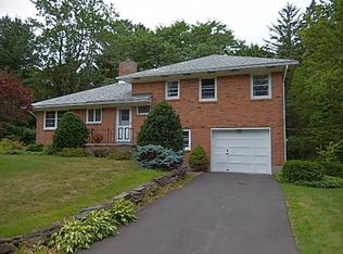 1031 Onondaga Rd, Niskayuna, NY 12309