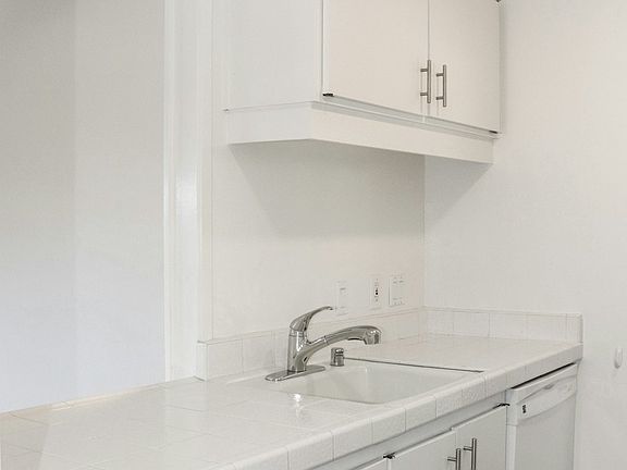 4th image of 30 Harbor Oak Dr #34