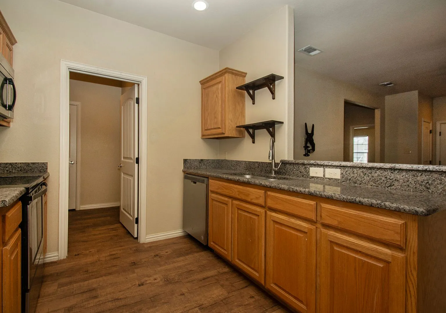 House for Lease in Denison — Photo 4