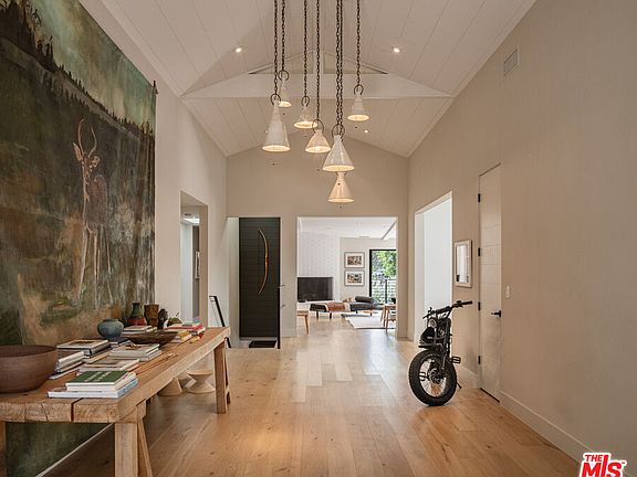 3rd image of 226 S Rimpau Blvd