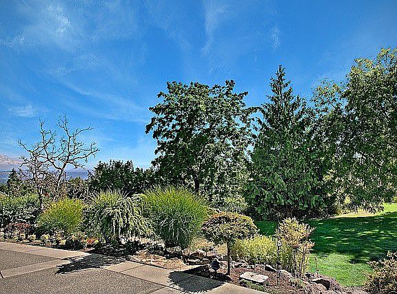 Tastefully Landscape Front Yard