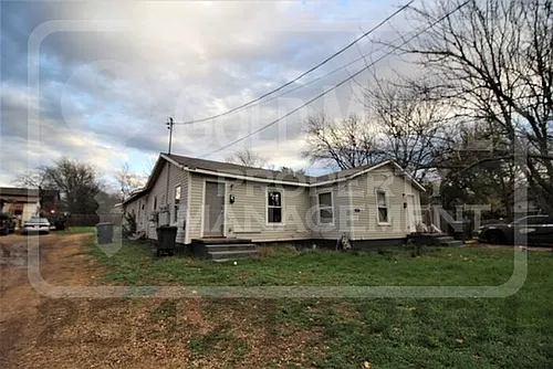 711 W Avenue B Photo 1