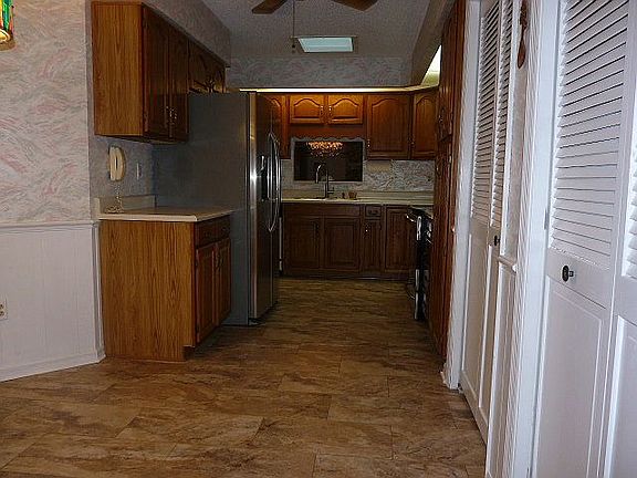 5th image of 150 Deer Lake Cir