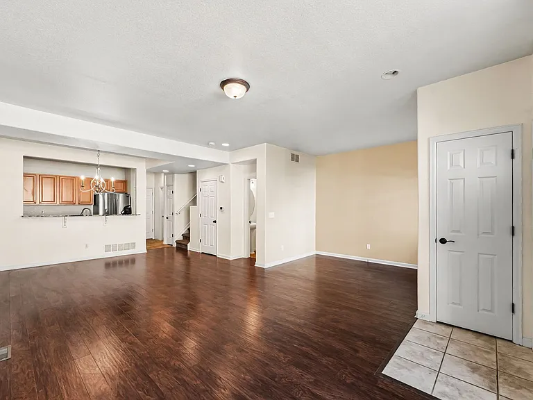 4452 S Auckland Ct — Photo 5
