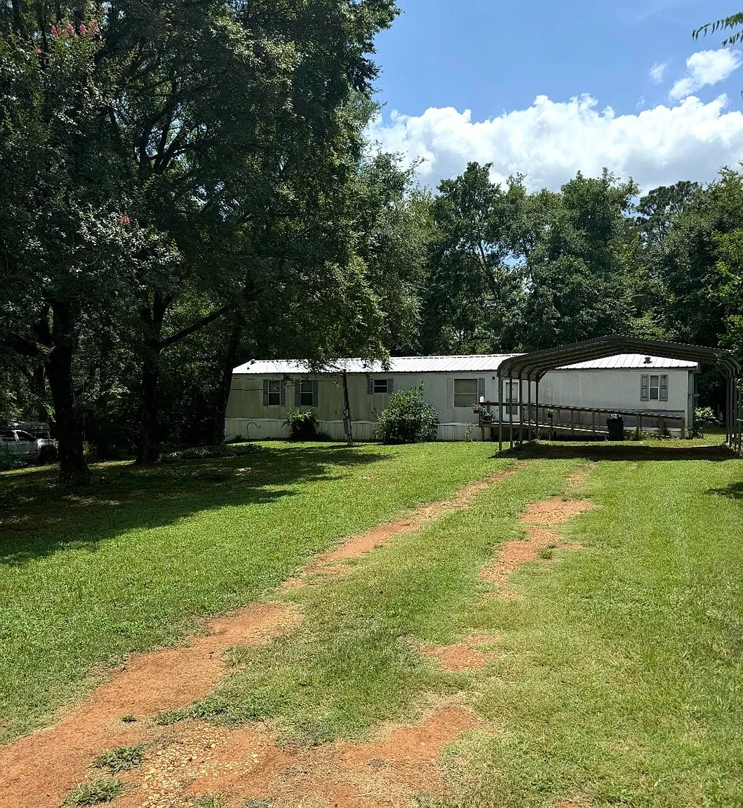 3 bed, 2.0 bath, 1216 sqft, $1,200 — Photo 1
