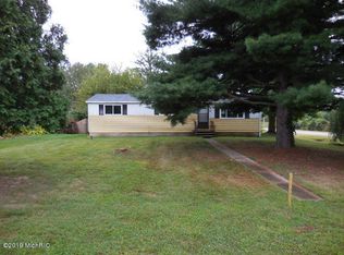 390 Kenneth Dr, Plainwell, MI 49080