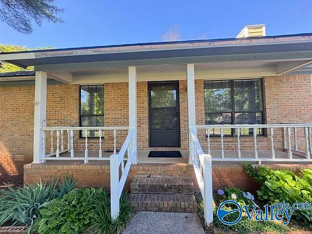 127 Colby Dr — Photo 3