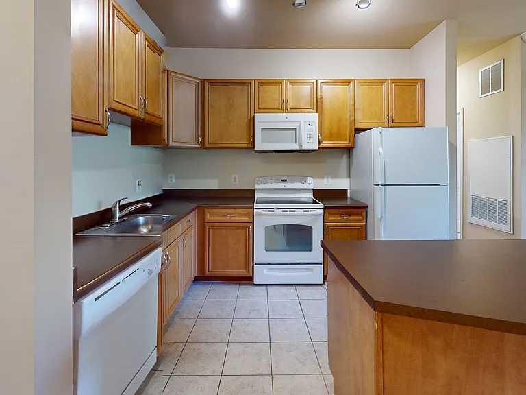 Signal Hill Apartment Homes — Photo 84