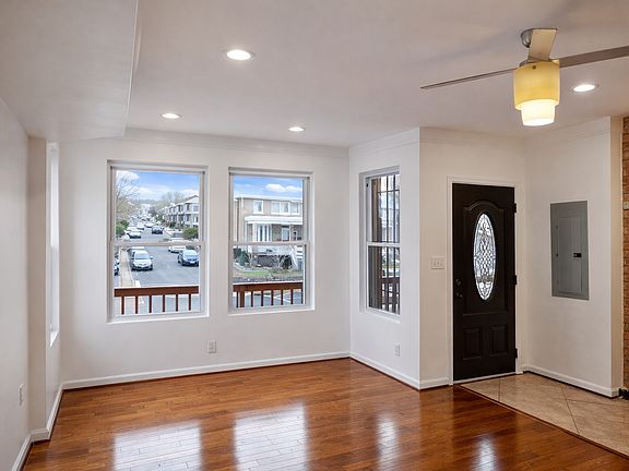 2nd image of 1933 4th St NE