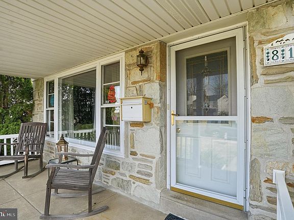 4th image of 811 Selma St