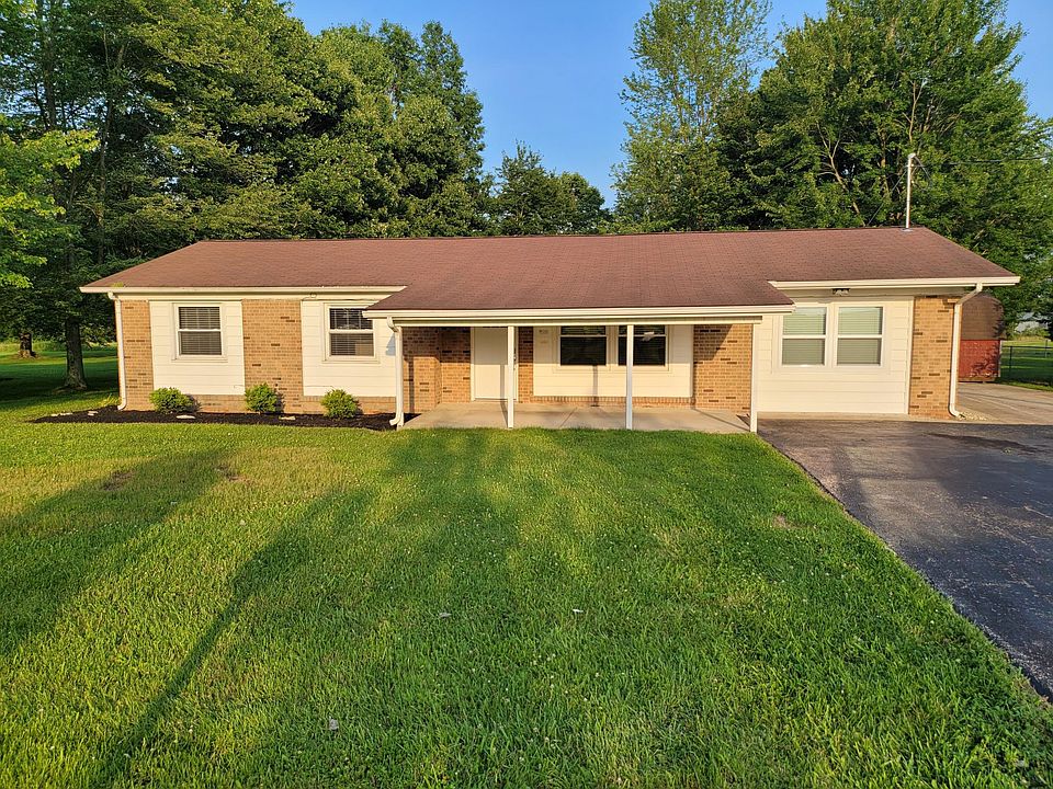Beautiful quiet brick ranch on very quiet country road - 3 miles south of Mt Orab, just off of US 68
