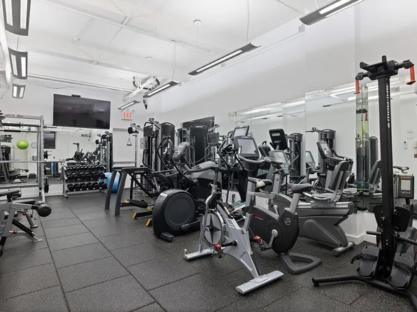 910 Park Avenue image 14 of 14