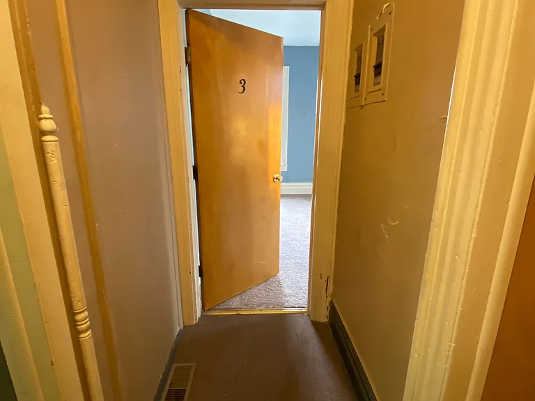 527 E College St #3 — Photo 6