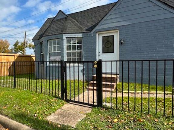 3rd image of 3020 Hardy St