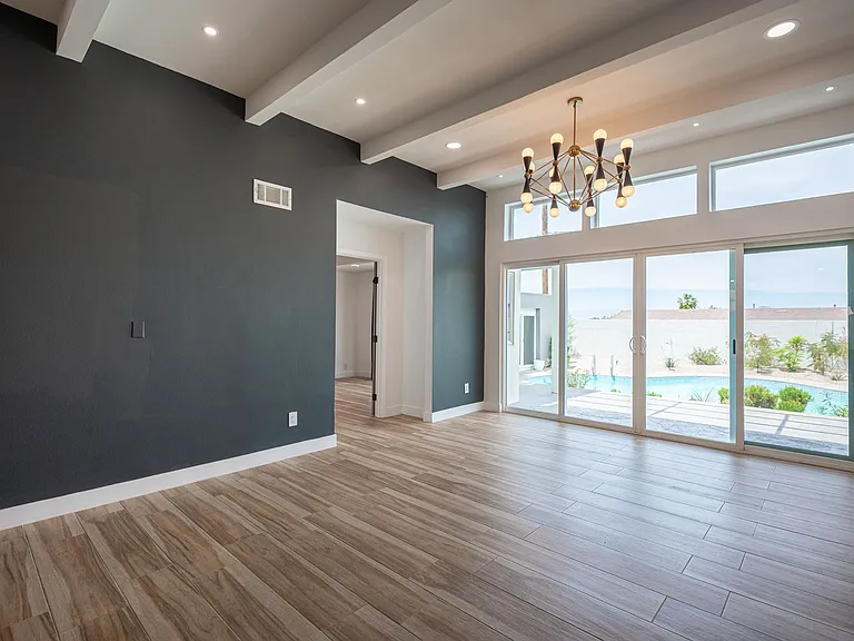 330 E Country Club Dr — Photo 35